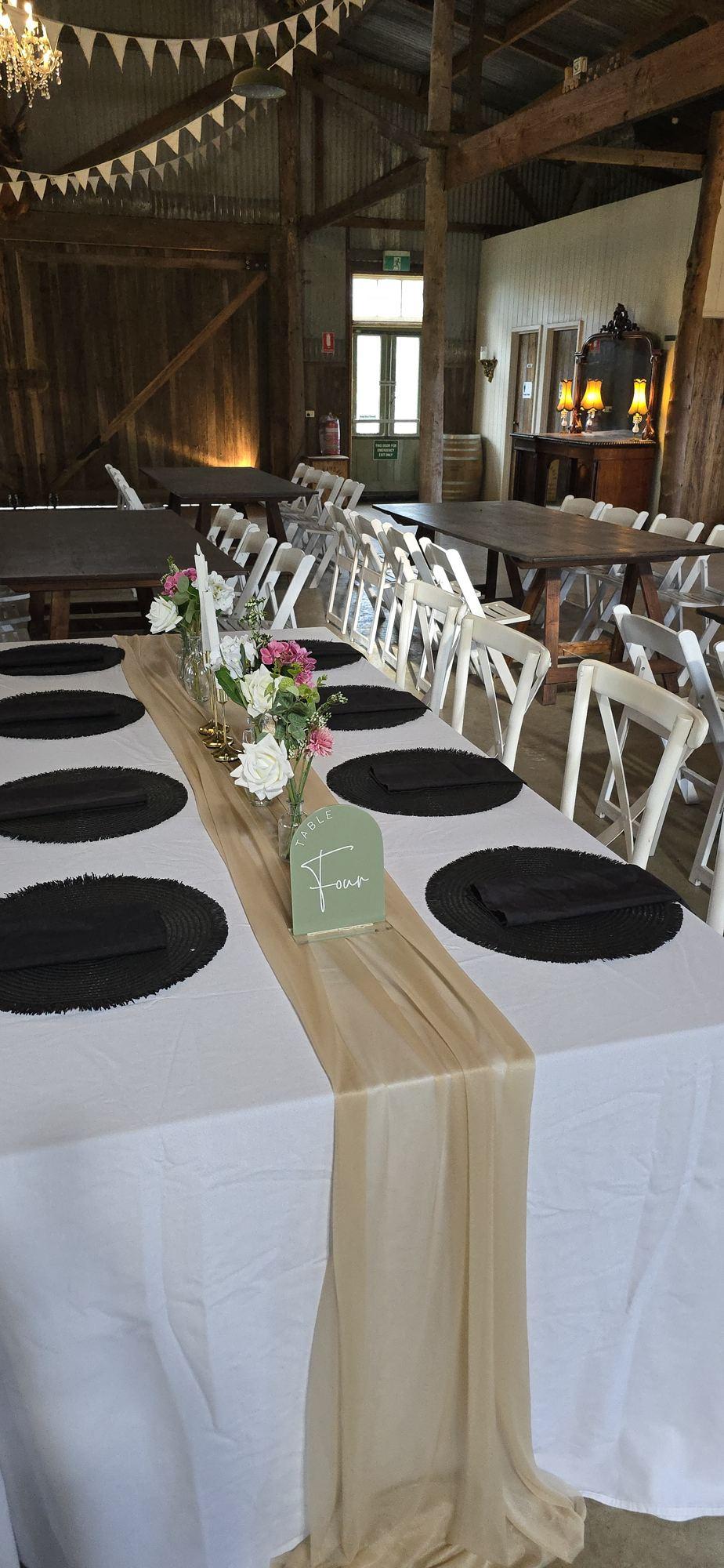 Table runner and place settings detail